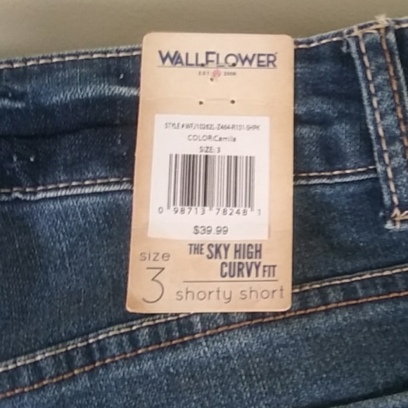 Wallflower Shorty Short size 3 - Picture 4 of 4